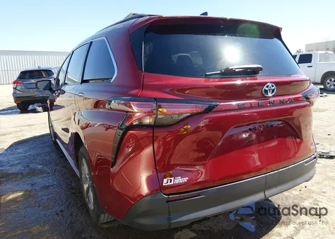 2021 Toyota Sienna Le z USA, uszkodzony, nr VIN 5TDKRKEC4MS051114